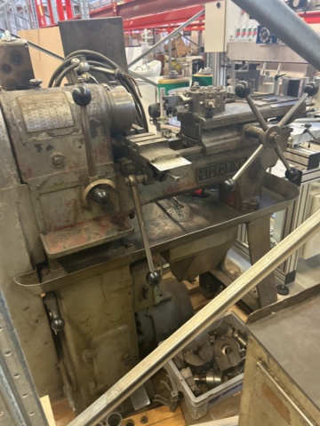 1470180-2 Revolver svarv