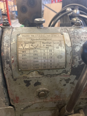 1470180-3 Revolver svarv