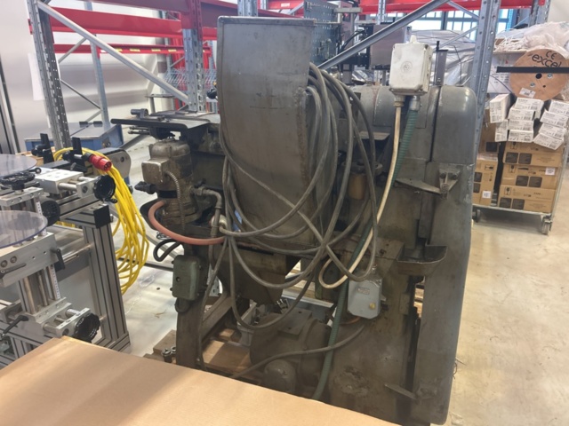 1470180-8 Revolver svarv