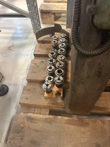 1470180-9 Revolver svarv