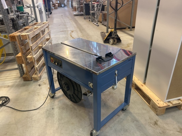 1470181-1 Halvautomatisk bandningsmaskin