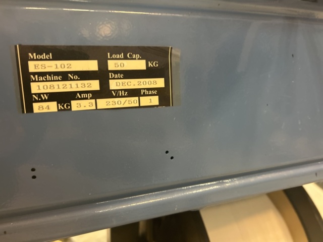 1470181-4 Halvautomatisk bandningsmaskin