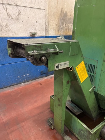 1444845-11 Machining center with chip conveyor and magnetic table – Mazak AJV-35/60