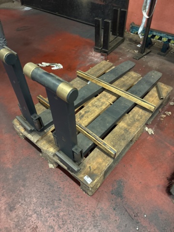 1444874-1 Lifting forks / Machine lifting forks