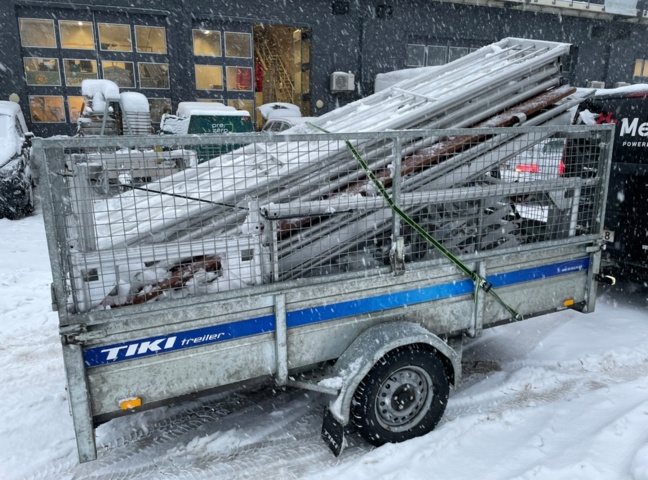 1421706-3 Ställning tak med tillhörande släp