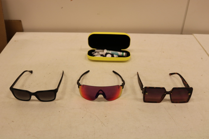 1416748-3 Wristwatch, power bank, sunglasses, etc.