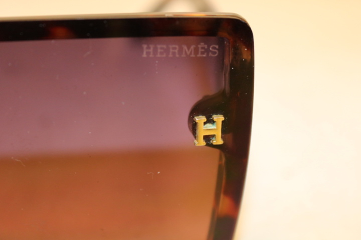 1416748-16 Wristwatch, power bank, sunglasses, etc.