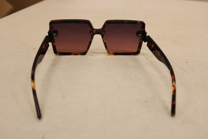 1416748-17 Wristwatch, power bank, sunglasses, etc.