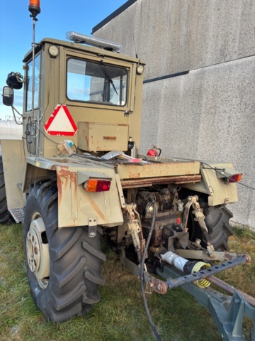 1444834-34 Traktor med plogfäste - Mercedes Benz MB-Trac 800 -1980