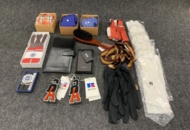 1472737 Kalsonger, hängslen, borste, mobilskal m.m.