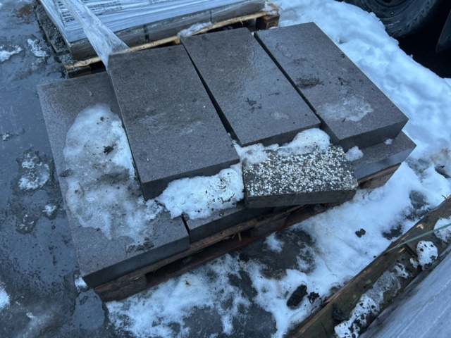 1454793-9 Parti med marksten och kantsten i olika modeller