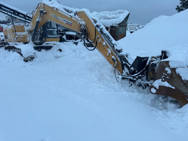 1472757-16 Grävmaskin Liugong 922 E -2013