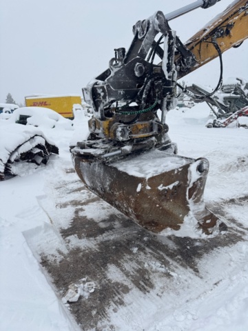 1472757-24 Grävmaskin Liugong 922 E -2013