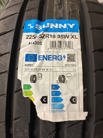 1472765-4 Däck Sunny 225/45ZR18 95W XL