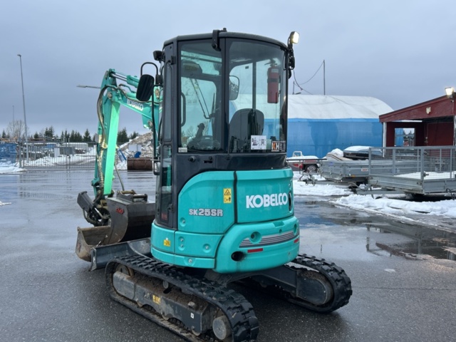1454794-3 Bandgrävare med rototilt och 3 st va-skopor - Kobelco SK25SR-6E -2023