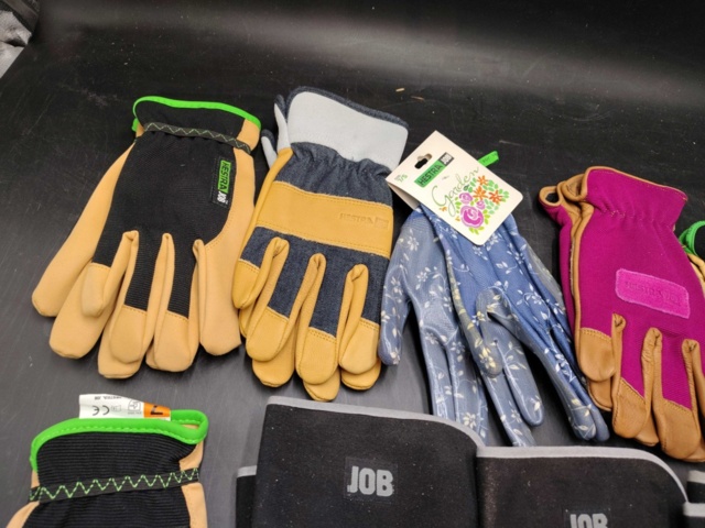 1472374-2 Arbetshandskar, 16 st – blandade modeller, storlek 7