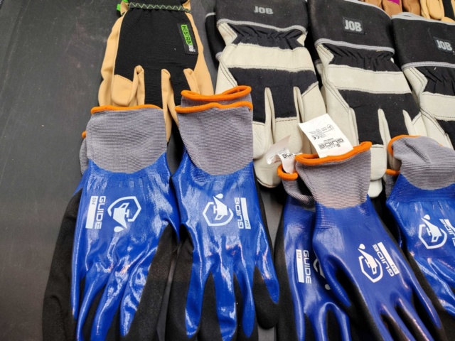1472374-4 Arbetshandskar, 16 st – blandade modeller, storlek 7