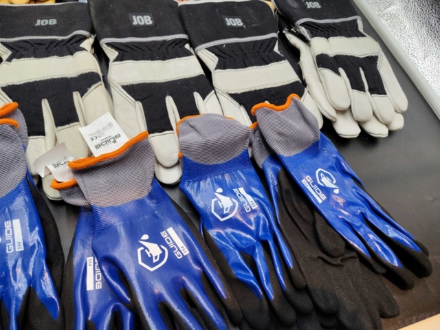 1472374-5 Arbetshandskar, 16 st – blandade modeller, storlek 7