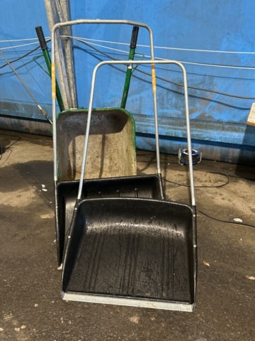 1454796-1 Skottkärra och 2 st snöskyfflar