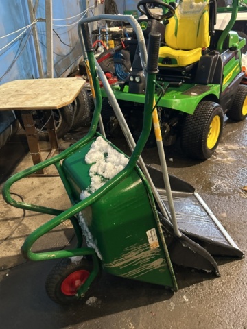 1454796-4 Skottkärra och 2 st snöskyfflar