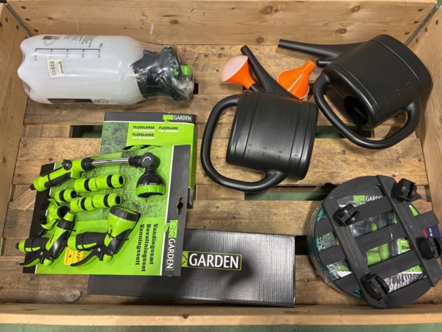 1472780-1 Sortiment med trädgårdsutrustninig