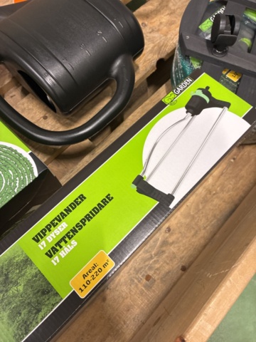 1472780-6 Sortiment med trädgårdsutrustninig