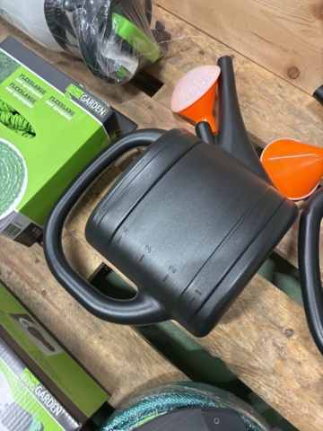 1472780-10 Sortiment med trädgårdsutrustninig