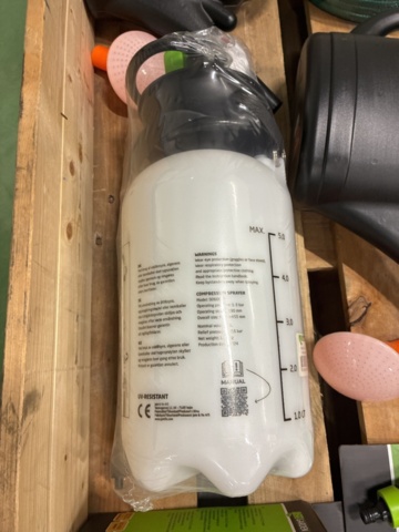 1472781-6 Sortiment med trädgårdsutrustninig