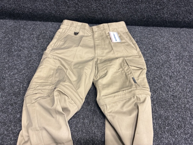 1472848-5 Ca 15 st Midjebyxor Malmbergs - Zip Off, Strl C48