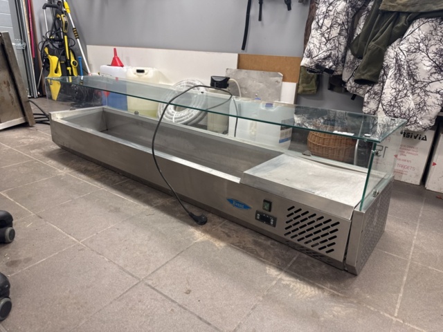 1321357-2 Kyldisplay bänkmodell 180 cm - Event