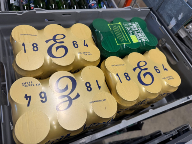 1405429-8 Lot of folk beer, mulled wine and cider – a total of approximately 1,225 pieces