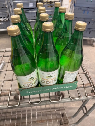 1405429-15 Lot of folk beer, mulled wine and cider – a total of approximately 1,225 pieces