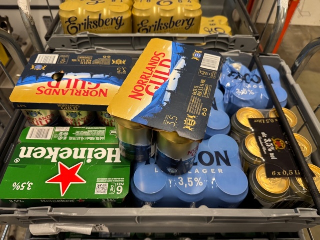 1405429-17 Lot of folk beer, mulled wine and cider – a total of approximately 1,225 pieces