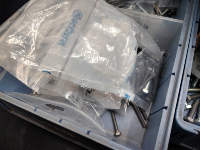 1472869-6 Fasteners, lot – mixed, bolt and cover plates