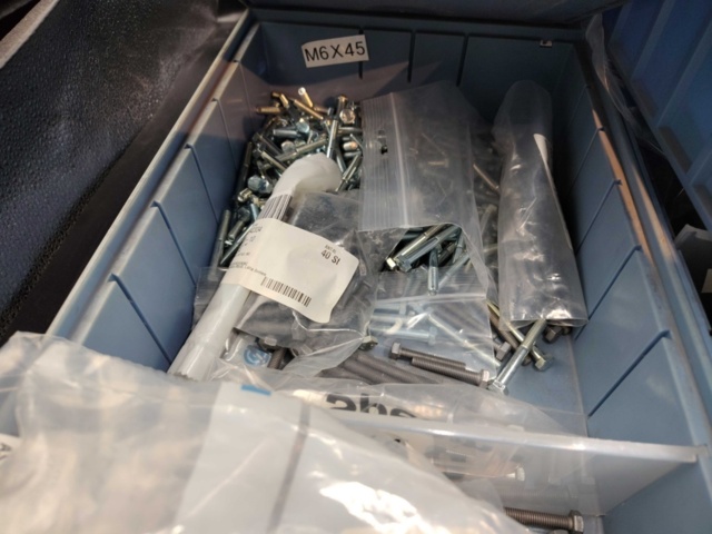 1472869-7 Fasteners, lot – mixed, bolt and cover plates