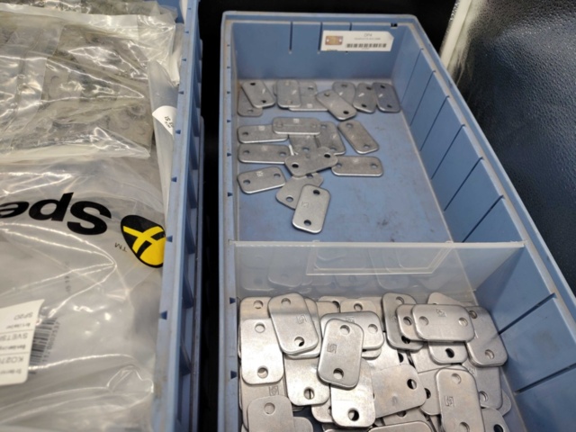 1472870-4 Cover plates, lot – metal, mixed models, for assembly