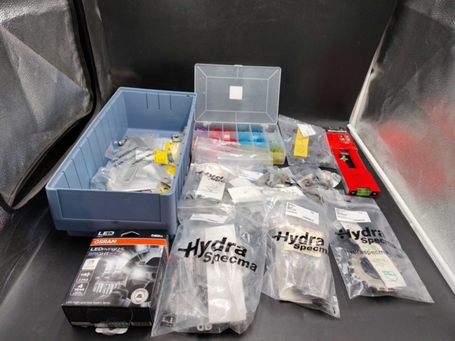 1472871-1 Miscellaneous electrical and automotive materials, lot - fuses, connectors, LED lights, hand tools