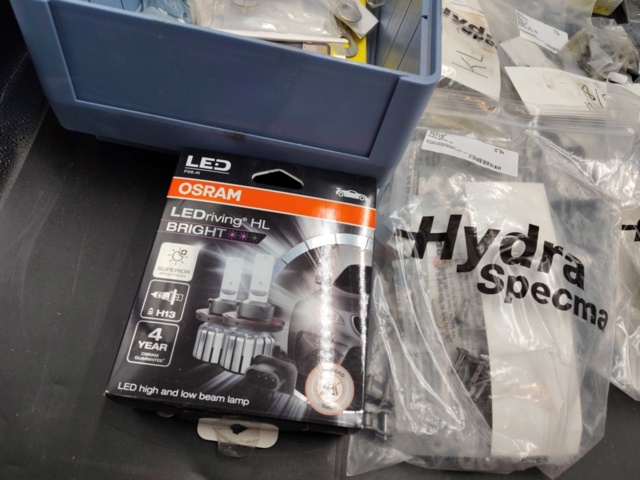 1472871-2 Miscellaneous electrical and automotive materials, lot - fuses, connectors, LED lights, hand tools