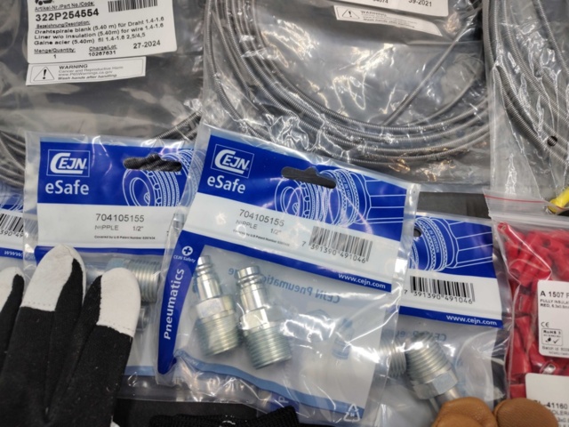 1472874-6 Blandat parti – arbets- och installationsmaterial, handverktyg, pneumatik