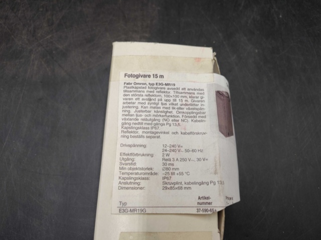 1472879-3 Photosensor - Omron - photoelectric, reflective, IP67, 12-240 V