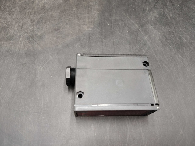 1472879-5 Photosensor - Omron - photoelectric, reflective, IP67, 12-240 V