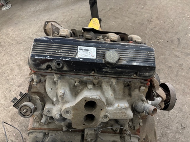 1404412-7 V8 engine with associated straight-engine - Chevrolet 305