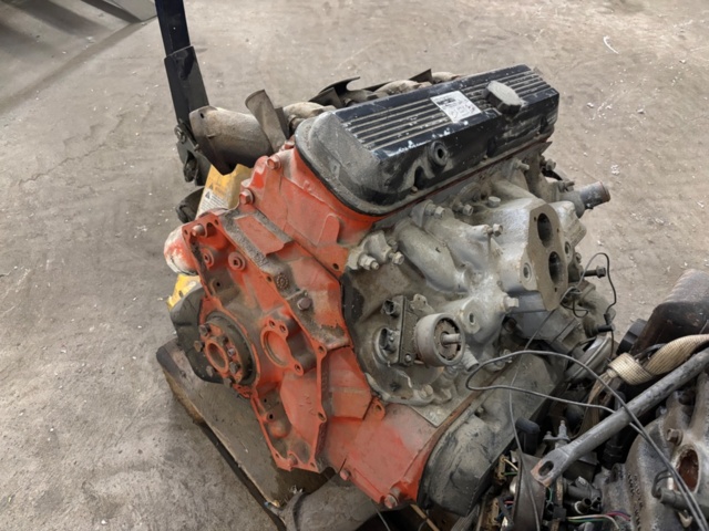 1404412-8 V8 engine with associated straight-engine - Chevrolet 305