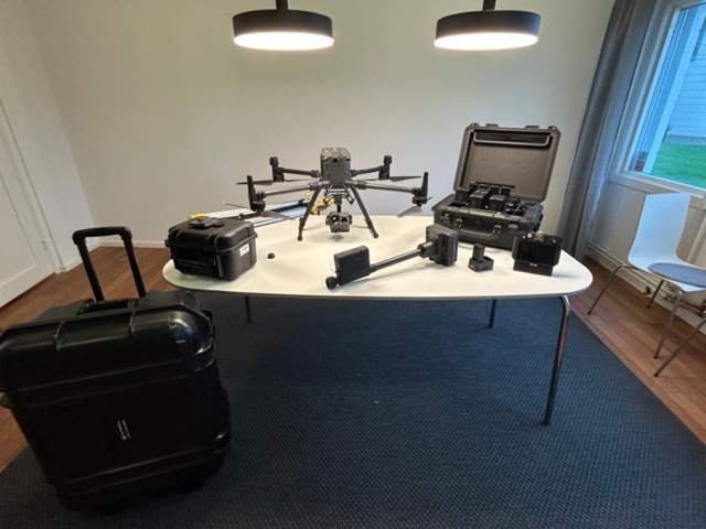 1411410-5 Drönare med tillbehör - DJI Matrice 300 RTK - 2020, få flygtimmar