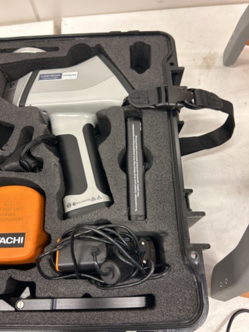 1435635-5 Handhållet röntgenfluorescensanalysverktyg med bordsstativ - Hitachi X-MET8000 Optimum GEO