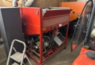 1404414 Loose wool machine with petrol engine – unknown make/model