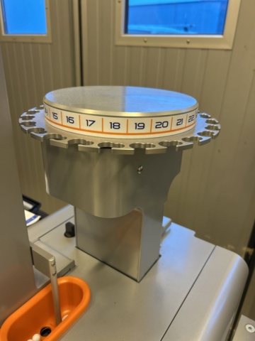 1435638-7 NMR-spektrometer med autosampler och tillbehör - Oxford Instruments X-Pulse HFX -2023