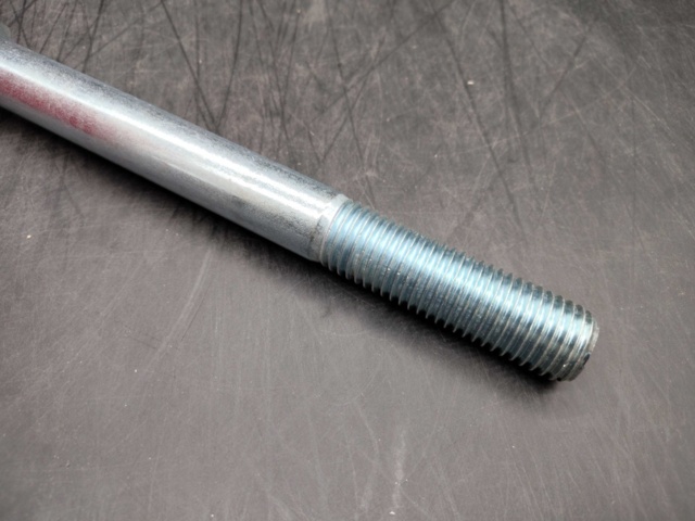 1472902-4 Sexkantsbult, 14 st – delgängad, elförzinkad