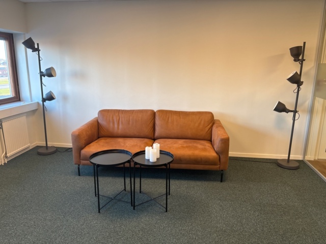 1368225-2 Office furniture - Tables, chairs, etc.