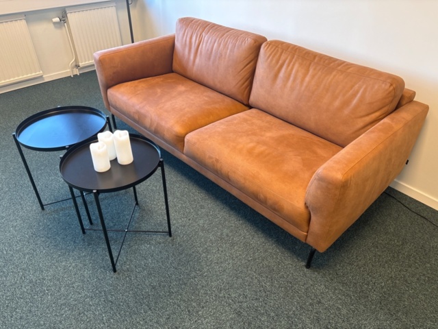 1368225-3 Office furniture - Tables, chairs, etc.